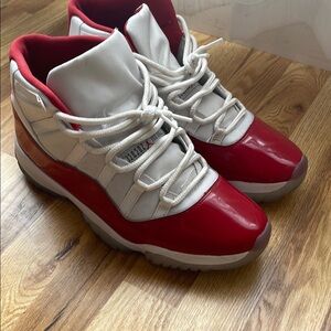 Jordan retro 11 cherry red